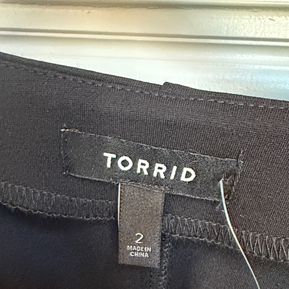 torrid Black Collarless Open-Front Zip-Pocket Blazer - Picture 2 of 7